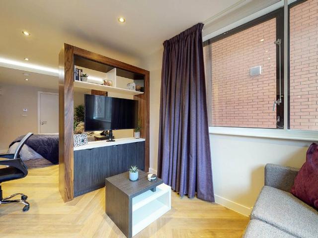 Studio for rent in West Yorkshire