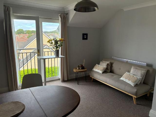 Apartment to rent in Moneygold, Connacht