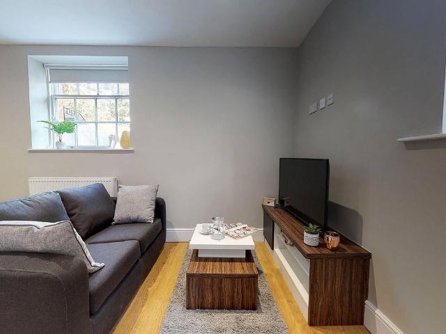 Studio for rent in Woodhouse, West Yorkshire