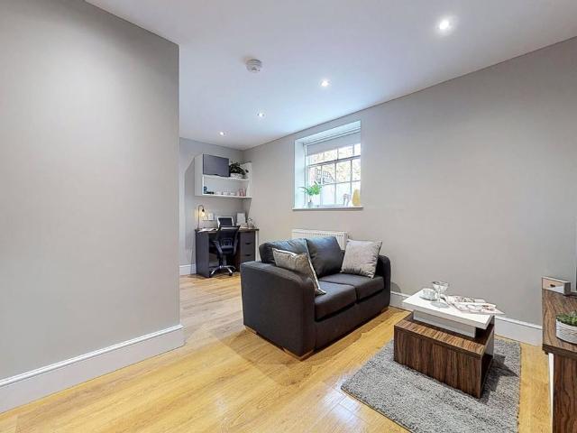 Studio for rent in Woodhouse, West Yorkshire