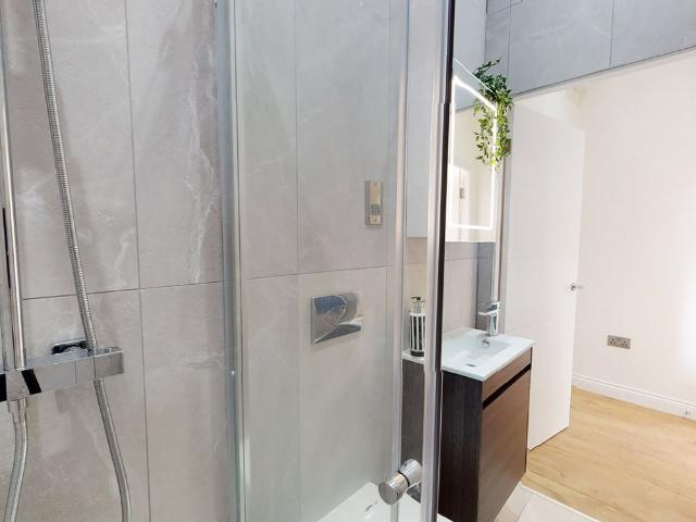 Studio for rent in Hyde Park, West Yorkshire