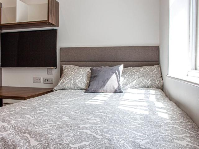 Studio for rent in Yeadon, West Yorkshire