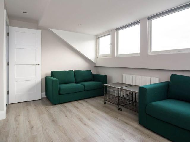 Apartment to rent in Crescent, Belfast