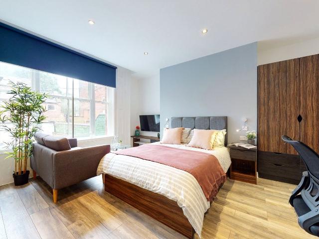 Studio for rent in Woodhouse, Leeds