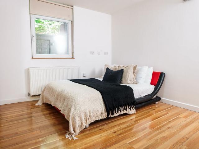 Studio for rent in Hyde Park, West Yorkshire