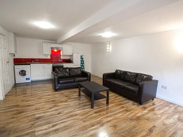 Apartment for rent in Weetwood, West Yorkshire