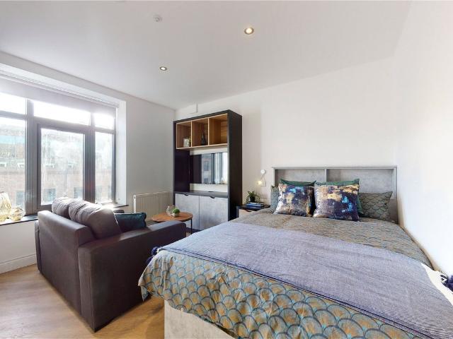 Studio for rent in West Yorkshire
