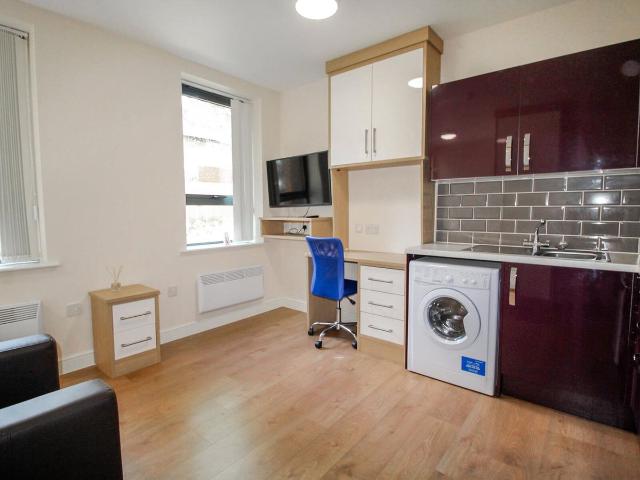 Studio for rent in Woodhouse, West Yorkshire