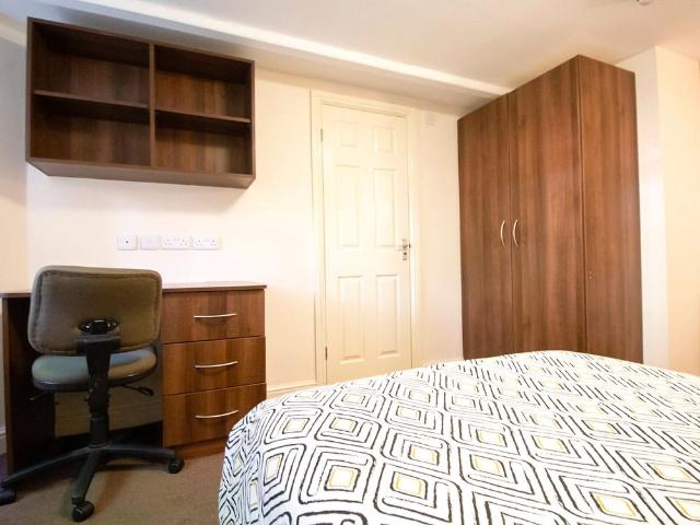 Studio for rent in Woodhouse, West Yorkshire