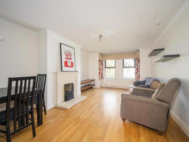 Apartment for rent in Balmoral, Northern Ireland