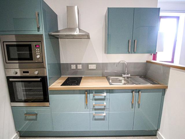 Studio for rent in Leylands, West Yorkshire