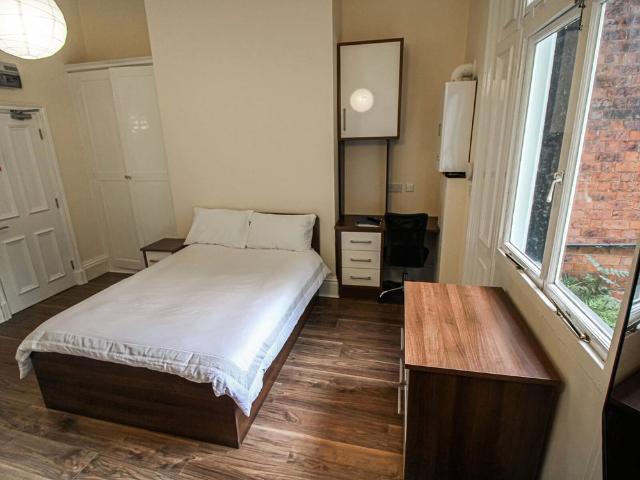 Studio for rent in West Yorkshire