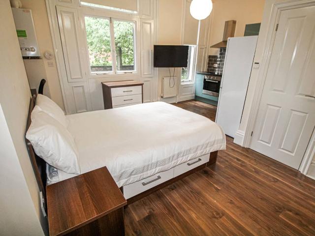 Studio for rent in Hyde Park, West Yorkshire