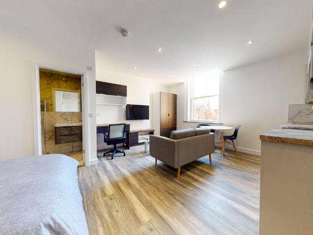 Apartment for rent in Woodhouse, West Yorkshire