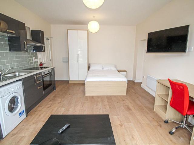 Studio for rent in Low Harrogate, Harrogate