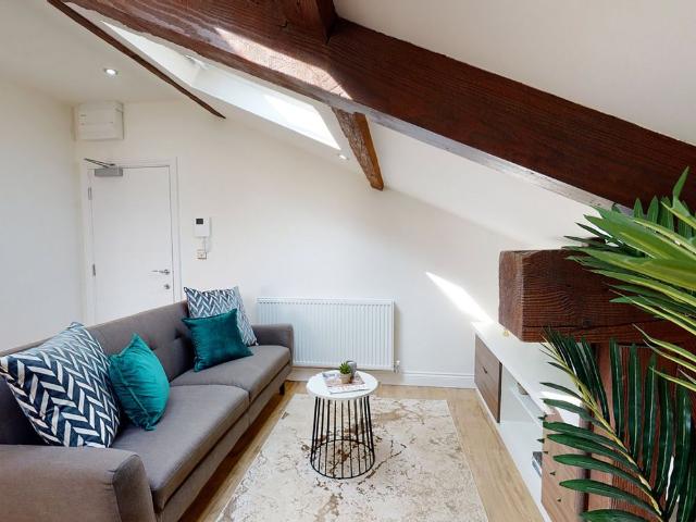 Studio for rent in Hyde Park, West Yorkshire