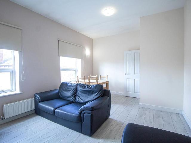 Apartment for rent in Hyde Park, West Yorkshire