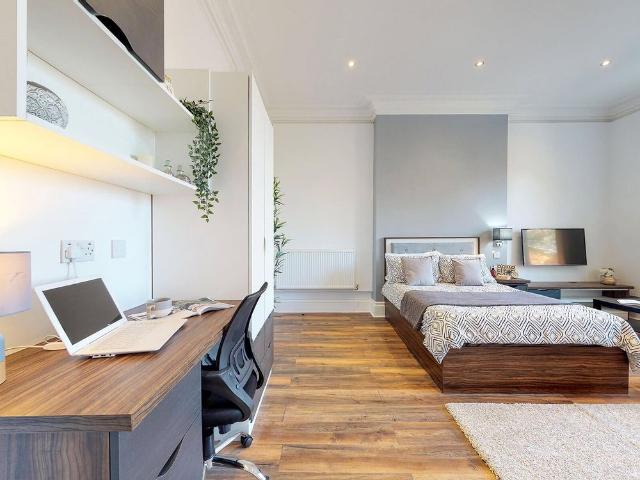 Studio for rent in Hyde Park, West Yorkshire