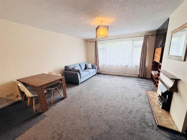 Apartment to rent in Bluebell, North Tipperary