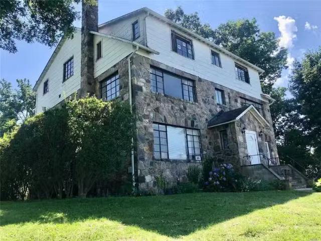 Condo for rent in Levittown