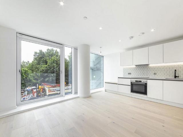 Apartment for rent in Strand-on-the-Green, Greater London