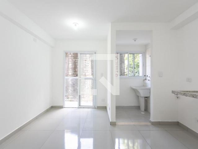 Apartamento aluguel em Vila Carmosina, São Paulo