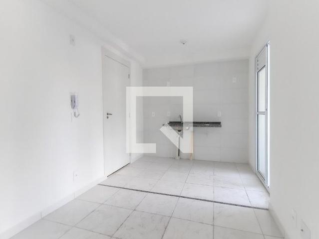 Apartamento aluguel em Vila Carmosina, São Paulo