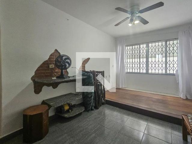 Apartamento aluguel em Região Imediata de Santos, Região Metropolitana da Baixada Santista