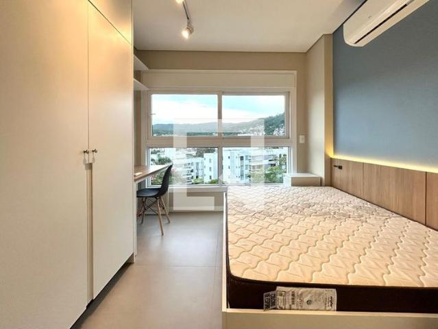 Apartamento aluguel em Carvoeira, Desterro