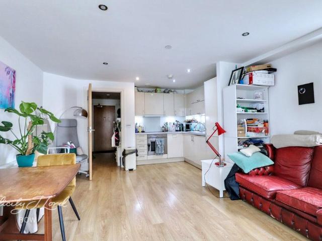 Apartment for rent in Bromley-by-Bow, Poplar Grove