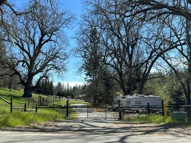 House for sale in Pine Grove House for sale in Pine Grove