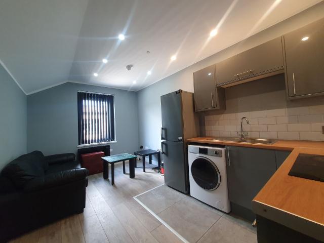 Apartment for rent in Plasnewydd, Falcon Lodge