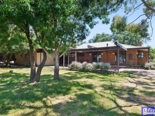 Cottage for sale in Pearcedale, Melbourne