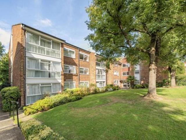 House for sale in Little Stanmore, Greater London