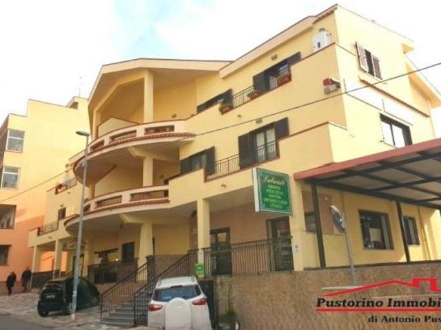 Locale Commerciale in affitto a Calabria, Reggio Calabria