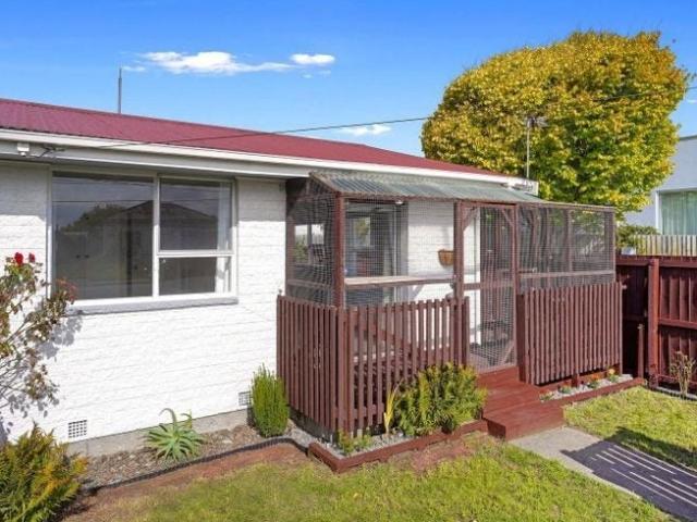 Apartment for rent in Chaslands, Canterbury