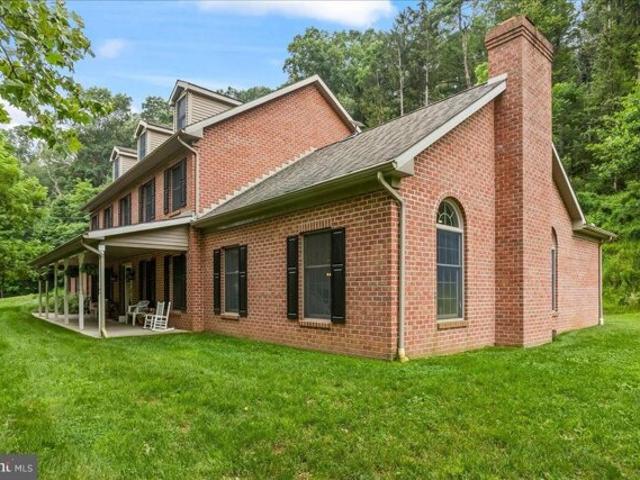 House for sale in Red Lion