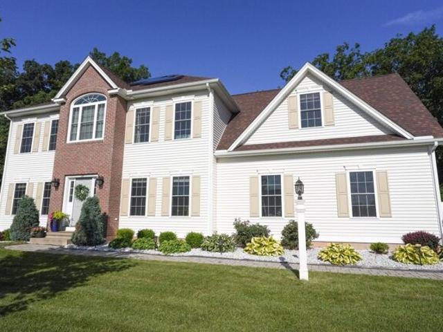 House for sale in Suffield