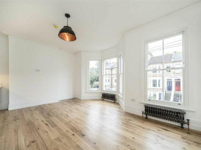 Apartment for rent in London Borough of Lewisham, Cat Hill