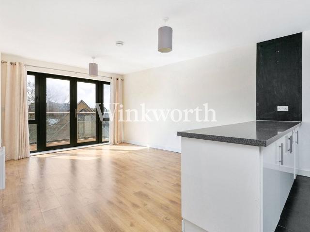 Apartment for rent in Brunswick Park, Greater London
