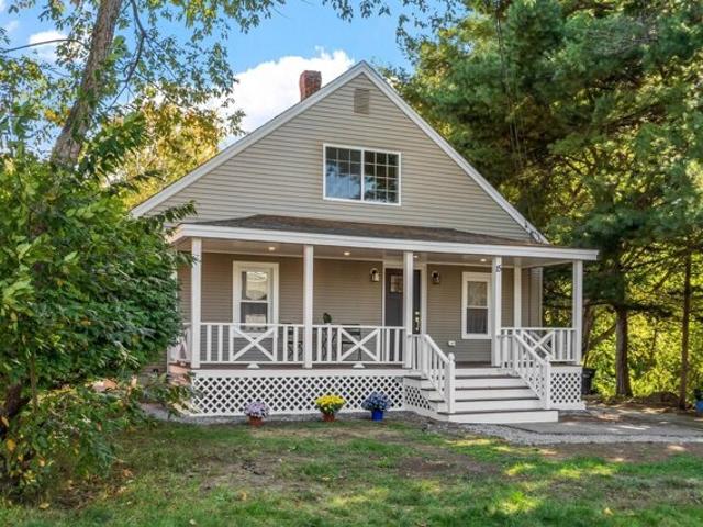 House for sale in Farnumsville, Grafton