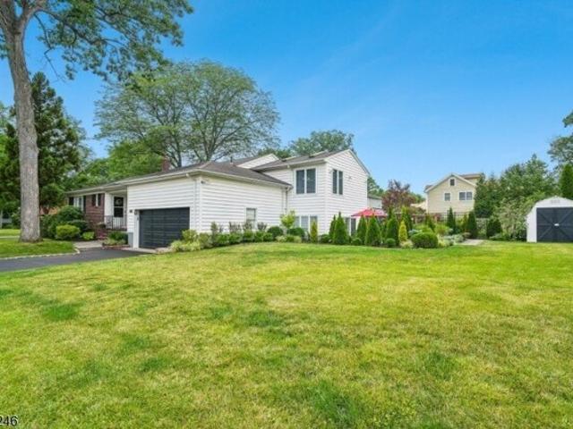 House for sale in Springfield, New Jersey