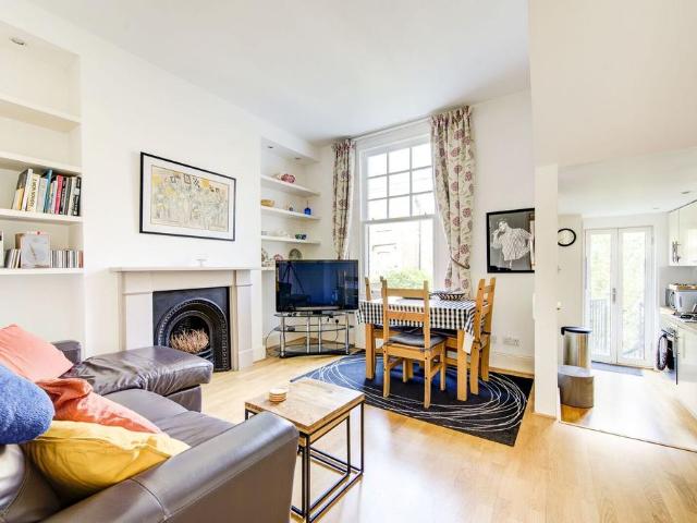 Apartment for rent in West Kensington, Greater London