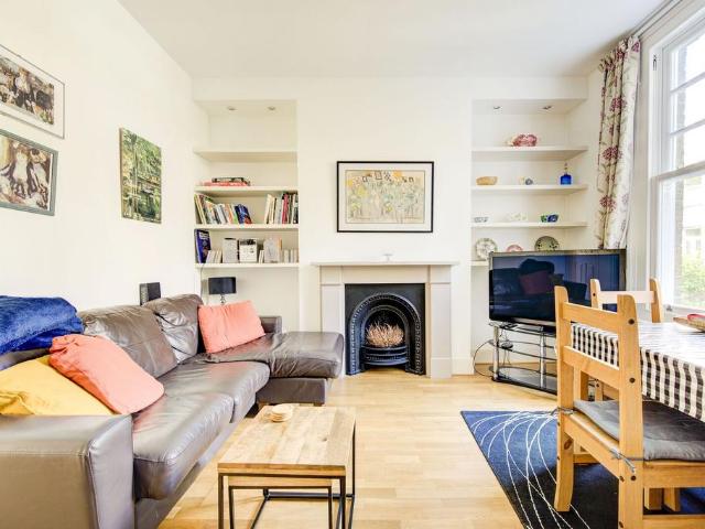 Apartment for rent in West Kensington, Greater London