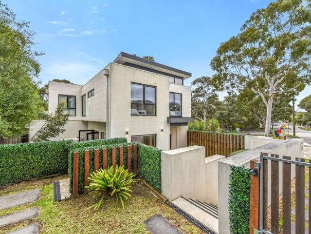 Townhouse for sale in Glen Waverley, Melbourne