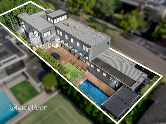 House for sale in Caulfield North