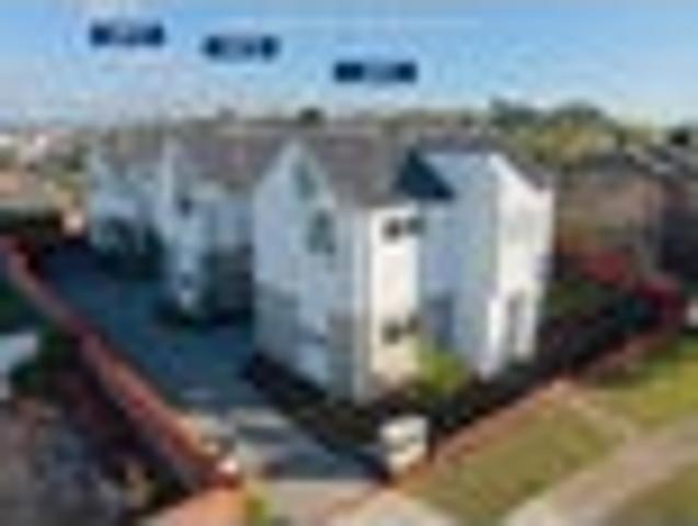 Townhouse for sale in Paremoremo