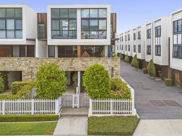 Townhouse for sale in Toombul, Queensland