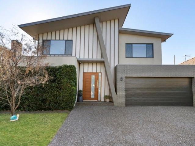 House for sale in Bentleigh East