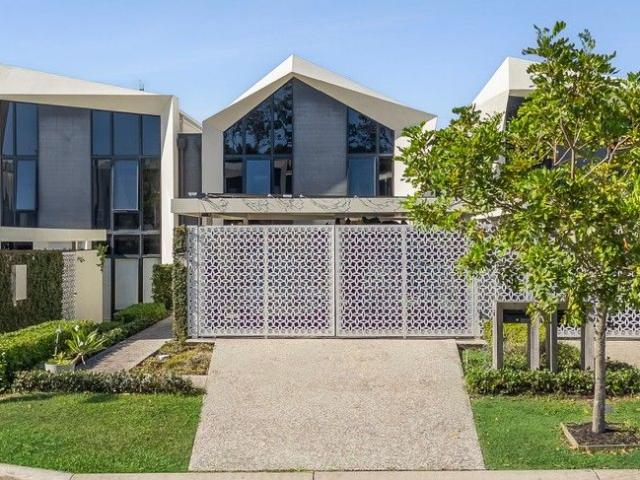 Townhouse for sale in Kings Creek, Queensland